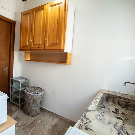Square Apartment *